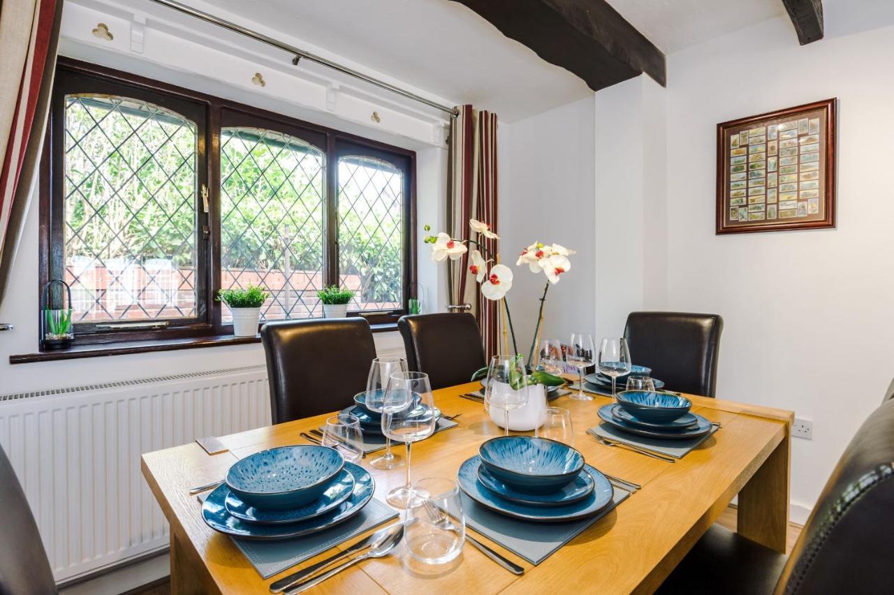 Sunshine Cottage By Happy Sunshine Stay Golborne Exterior photo